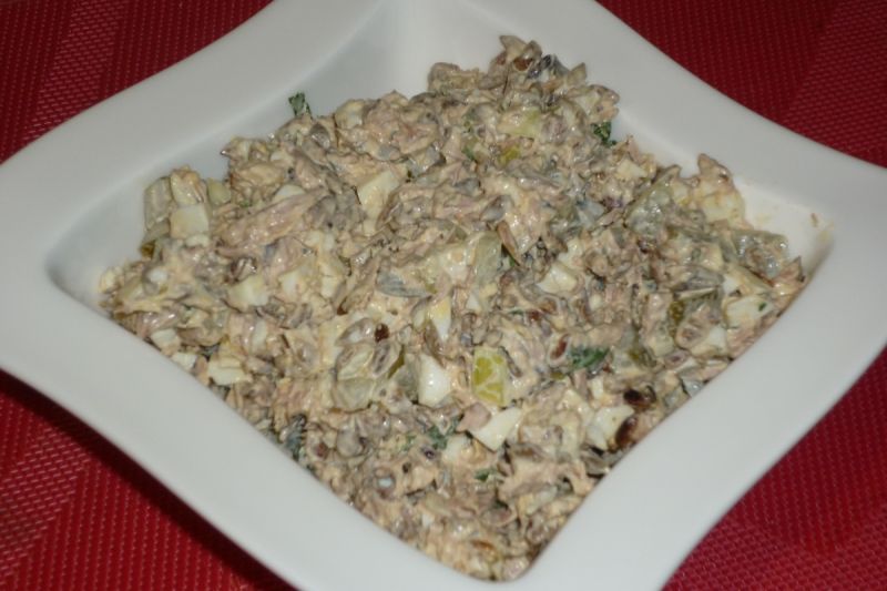 Prosta sałatka z tuńczykiem