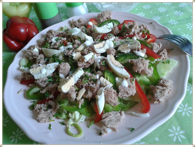 Prosta sałatka z tuńczykiem