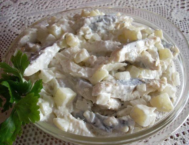 Prosta sałatka ze śledzi i ziemniaków Prosta sałatka ze śledzi i ziemniaków