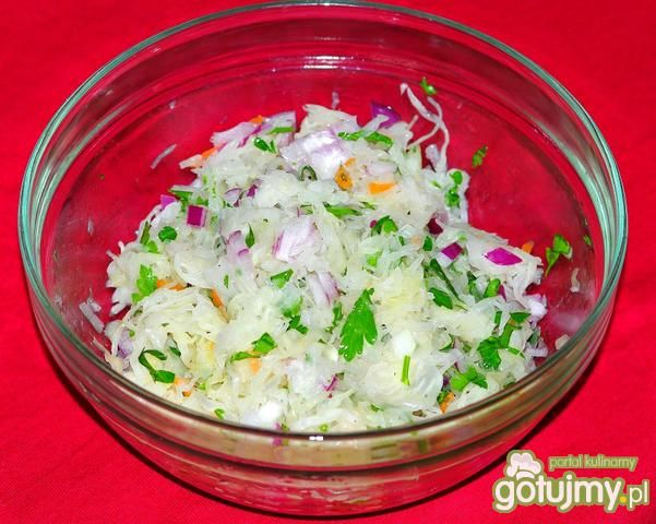 Prosta surówka z kiszonej kapusty