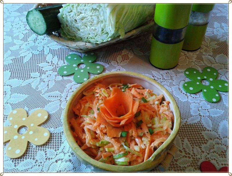 Prosta surówka z marchewki z porą Prosta surówka z marchewki z porą