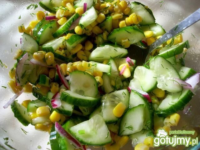 Prosta surówka z ogórkiem 