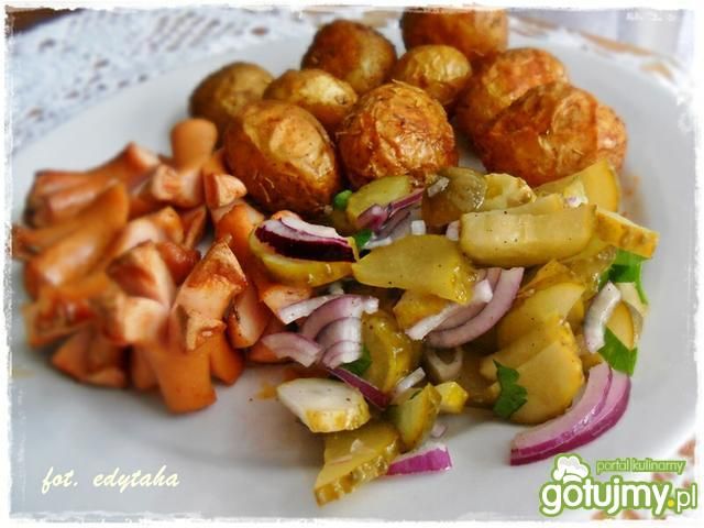 Prosta surówka z ogórków małosolnych Prosta surówka z ogórków małosolnych