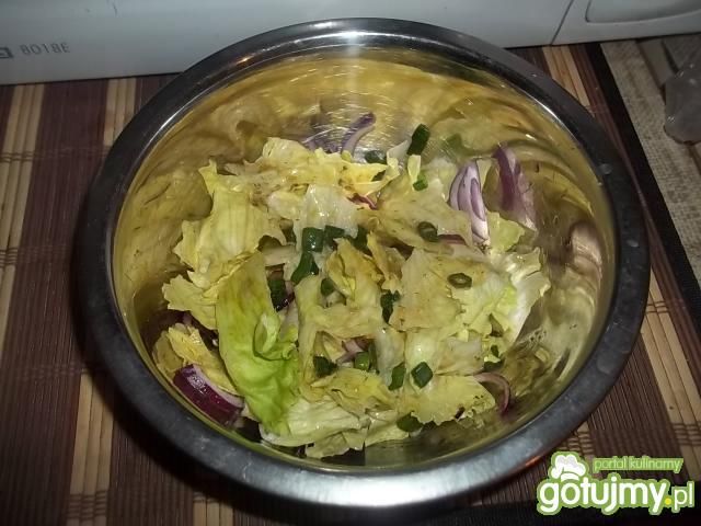 Prosta surówka z sosem czosnkowo-ziołowy Prosta surówka z sosem czosnkowo-ziołowy