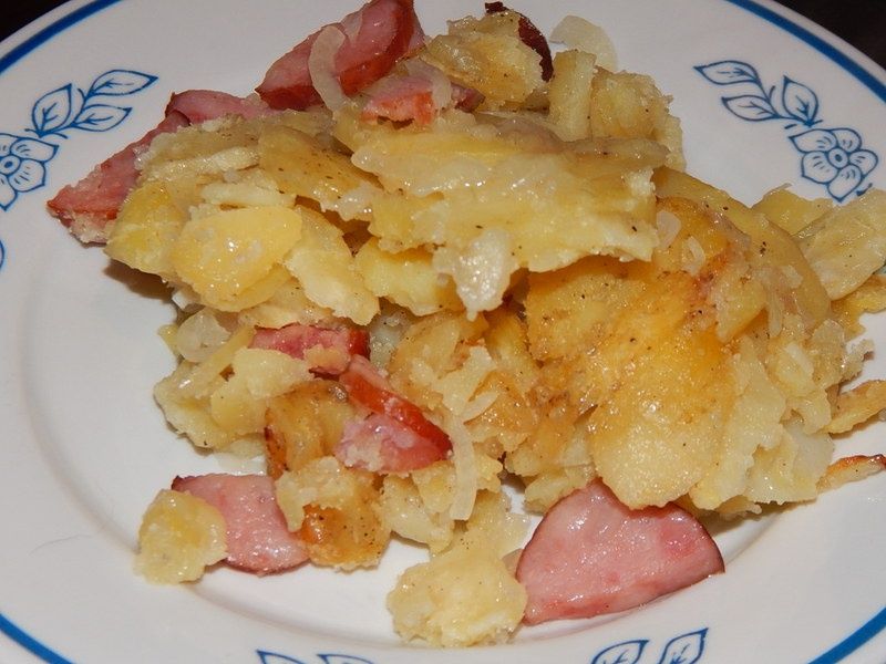 Prosta zapiekanka ziemniaczana z kiełbasą