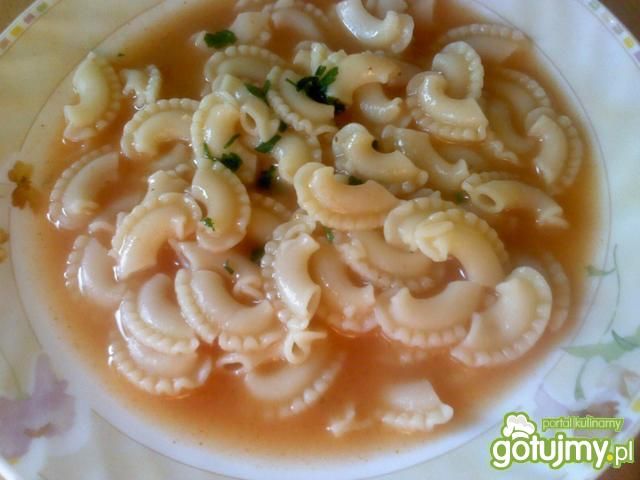 Prosta zupa pomidorowa z kolankami