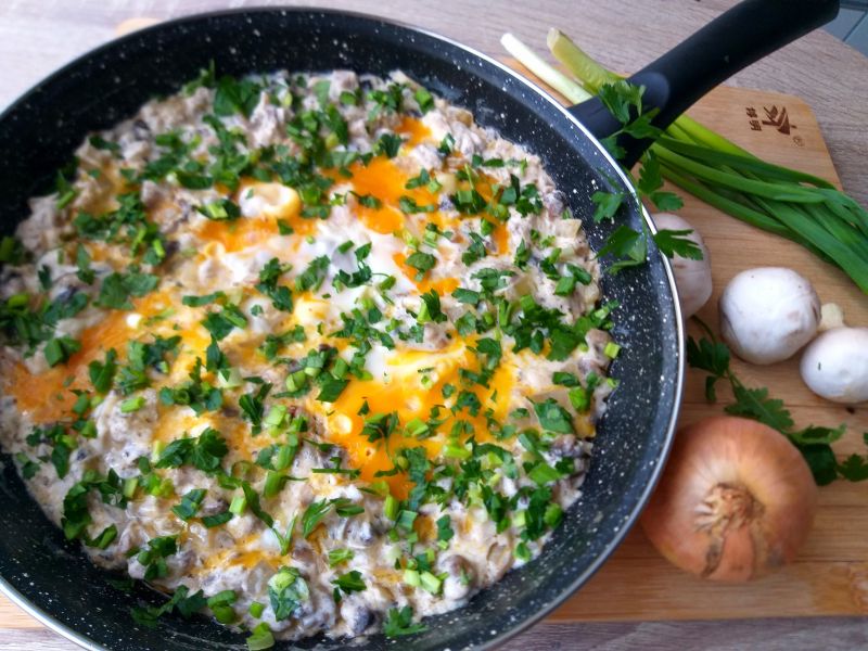 Proste danie z pieczarek i jajek