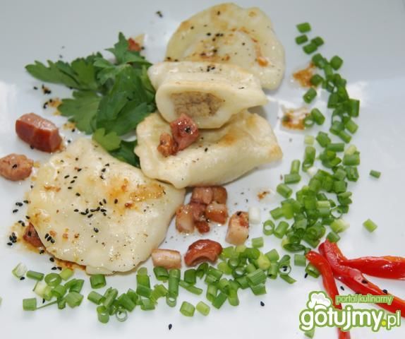 Proste pierogi z gotowanym drobiem : Proste pierogi z gotowanym drobiem :