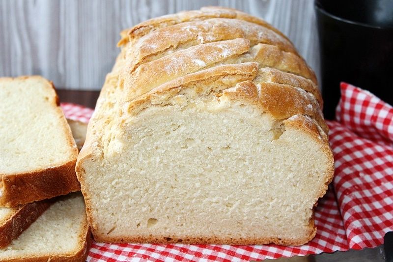 Prosty chleb pszenny na drożdżach (długo świeży)