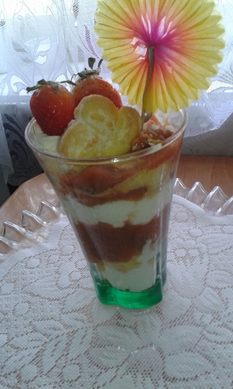 Prosty deser z rabarbarem