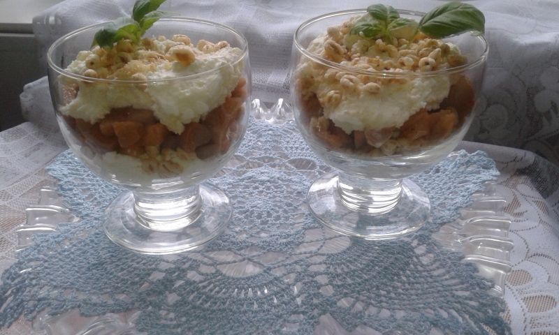 Prosty deserek z karmelizowaną gruszką