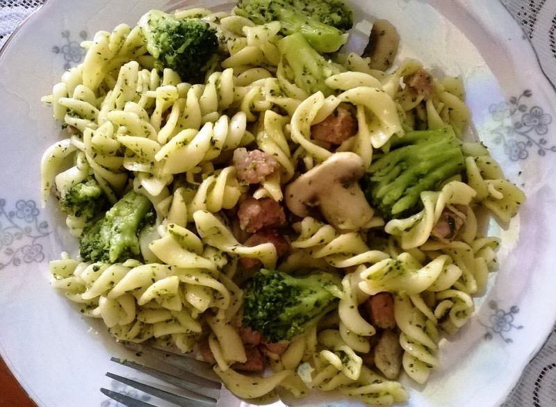 Prosty makaron z brokułami 
