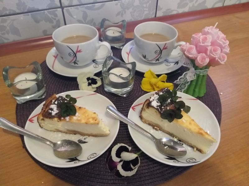 Prosty sernik na herbatnikach maślanych