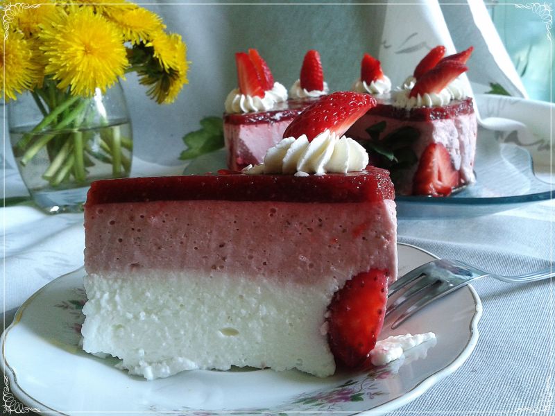 Prosty sernik na zimno z truskawkami Prosty sernik na zimno z truskawkami