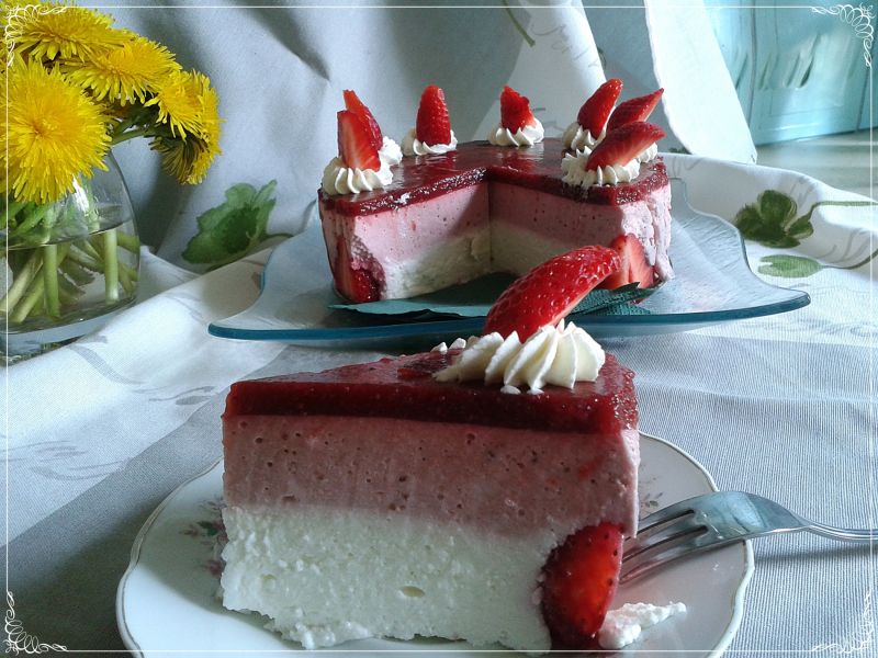 Prosty sernik na zimno z truskawkami Prosty sernik na zimno z truskawkami