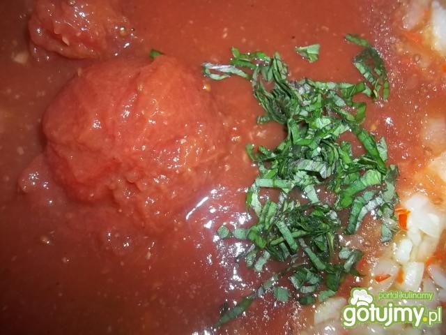 Prosty sos pomidorowy do makaronu