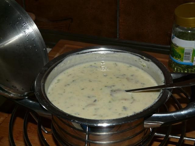 Prosty sos serowy na wodzie. Prosty sos serowy na wodzie.