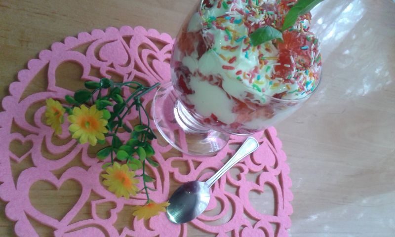 Prosty,szybki  deserek galaretkowy