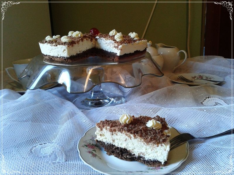 Prosty torcik z białą czekoladą i ricottą