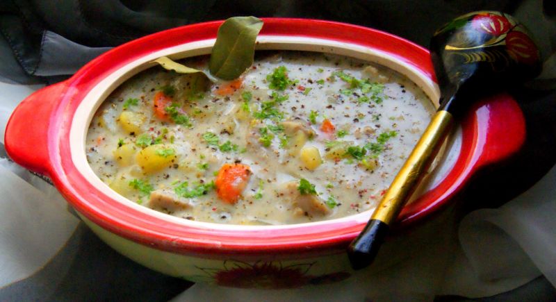 Prosty żurek na zakwasie z ziemniakami