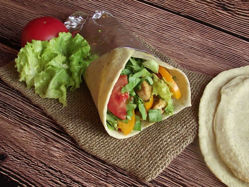 Prowansalska tortilla z kurczakiem i warzywami