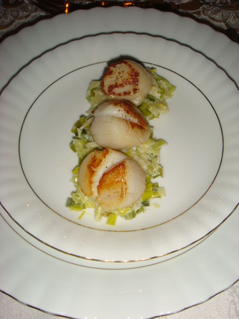 Przegrzebki-małże św.Jakuba z duszonymi porami Przegrzebki-małże św.Jakuba z duszonymi porami