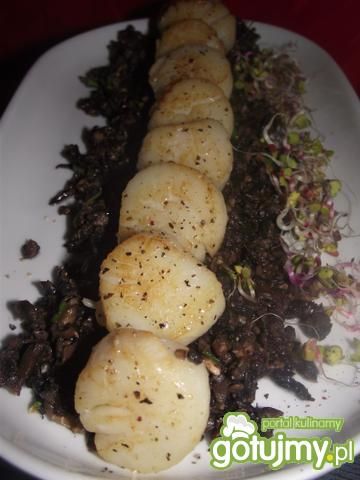 Przegrzebki na pieczarkach . Przegrzebki na pieczarkach .