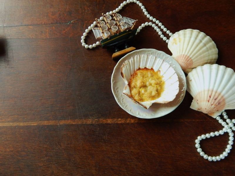 Przegrzebki zapiekane z serem Gruyere