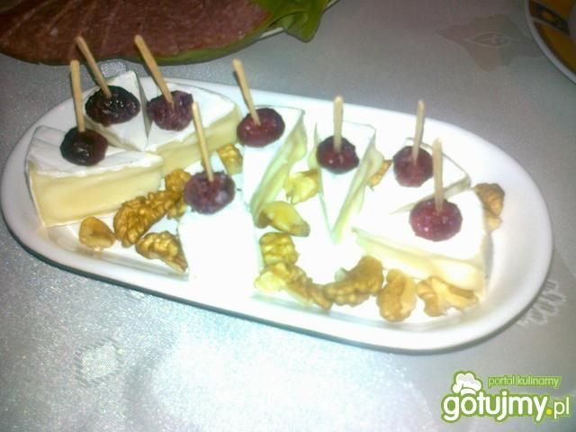 Przekąska camembertowa z żurawiną  Przekąska camembertowa z żurawiną