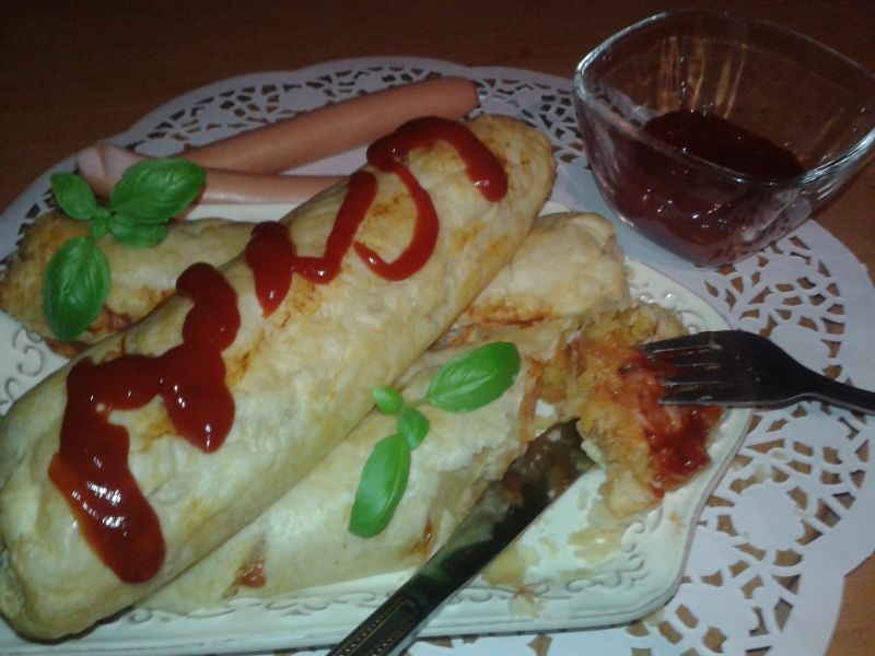 Przekąska parówkowa w cieście francuskim