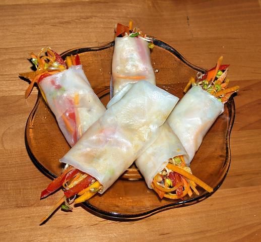 przekąska warzywna w papierze ryżowym