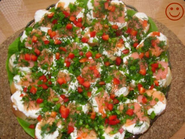 Przekąska z łososiem.