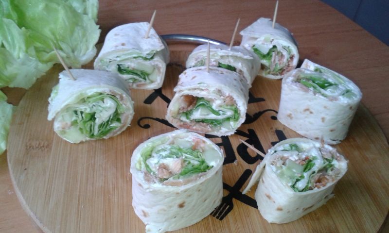 Przekąska z tortilli z łososiem