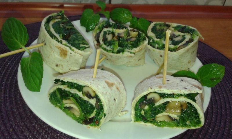 Przekąska ze szpinakiem i pieczarkami 