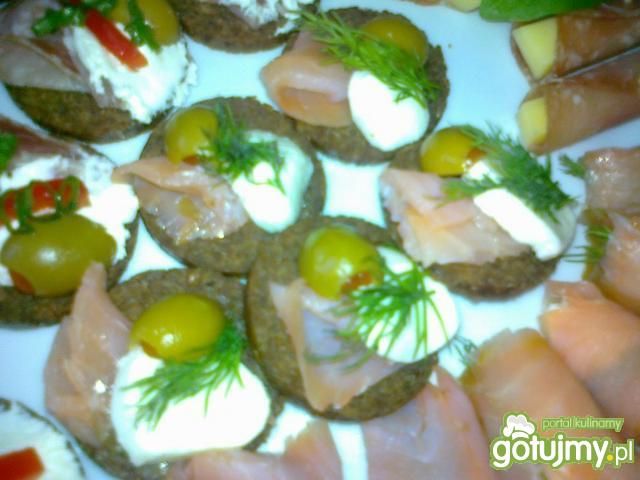 Przekąski z łososiem i mozzarellą Przekąski z łososiem i mozzarellą