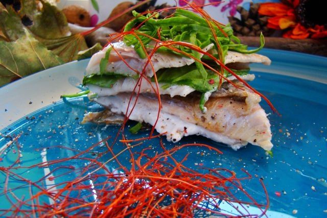 Przekładany pstrąg z marynaty 