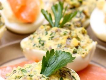 Przepis na jajka faszerowane na ciepło Przepis na jajka faszerowane na ciepło