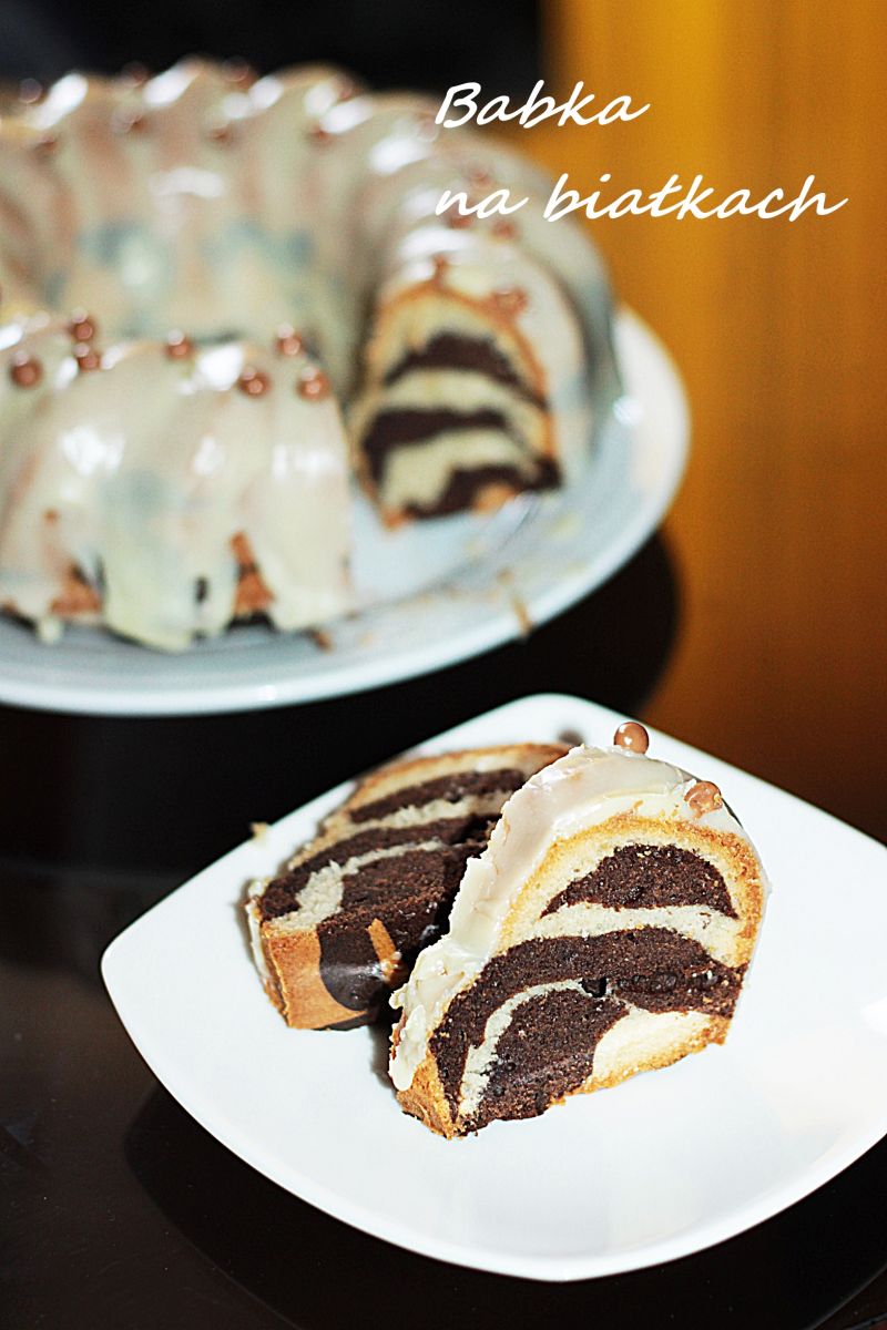 Przepyszna babeczka łaciata na białkach Przepyszna babeczka łaciata na białkach