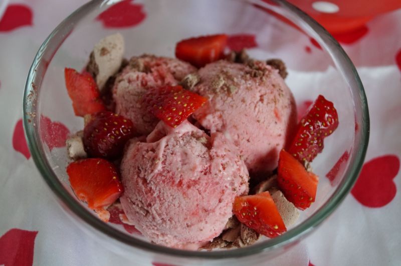 Przepyszne lody truskawkowe