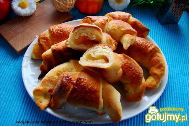 Przepyszne rogaliki z konfiturą jabłkową Przepyszne rogaliki z konfiturą jabłkową