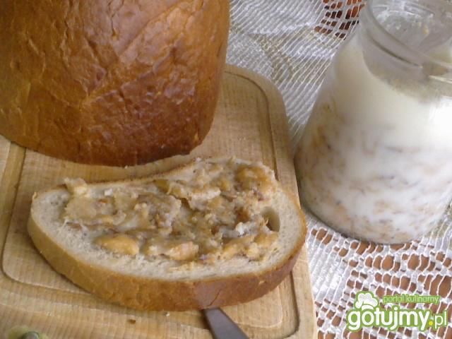 Przysmak ze skwarkami i cebulką 