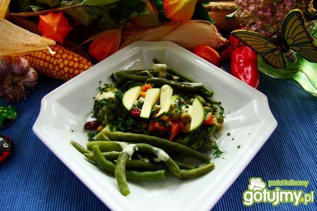 Przystawka warzywna z brokułem i fasolką Przystawka warzywna z brokułem i fasolką
