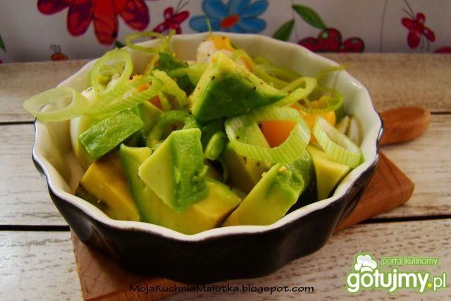 Przystawka z awokado , pora i jajka  Przystawka z awokado , pora i jajka