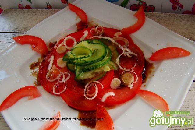 Przystawka z cukinii i pomidorów Przystawka z cukinii i pomidorów