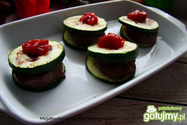 Przystawka z grillowanej cukinii 