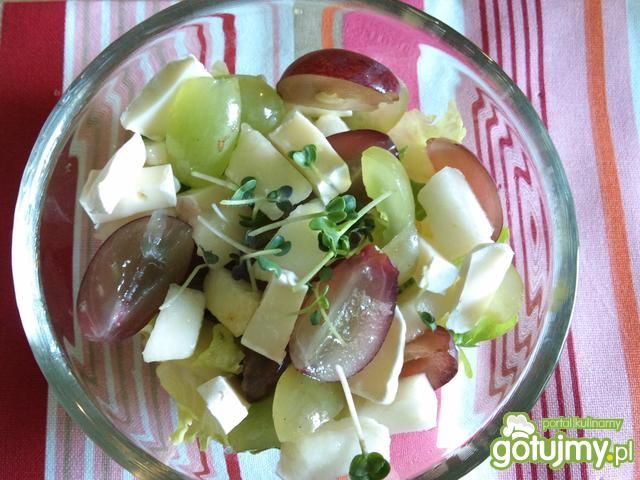 Przystawka z gruszką i winogronami