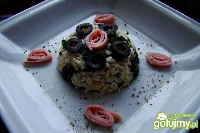 Przystawka z ryżu brązowego i oliwek 