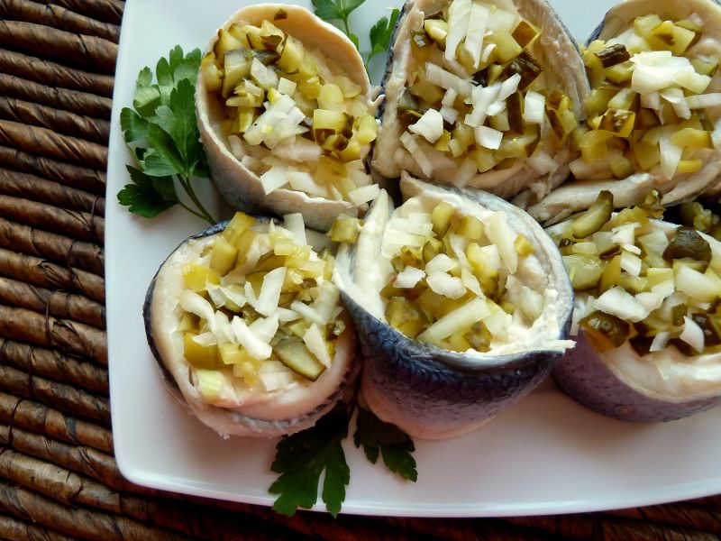 Przystawka ze śledzia z jajkiem i majonezem Przystawka ze śledzia z jajkiem i majonezem