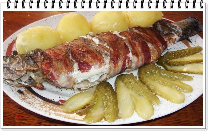 Pstrąg Eli w boczku nadziewany pieczarkami