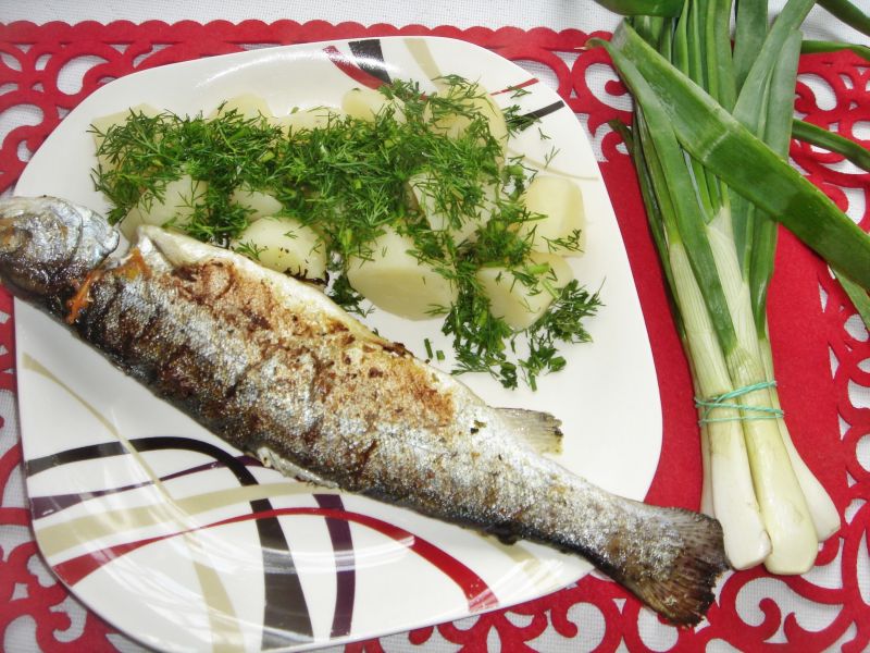 Pstrąg grillowany szczypiorkowo-ziołowy Pstrąg grillowany szczypiorkowo-ziołowy
